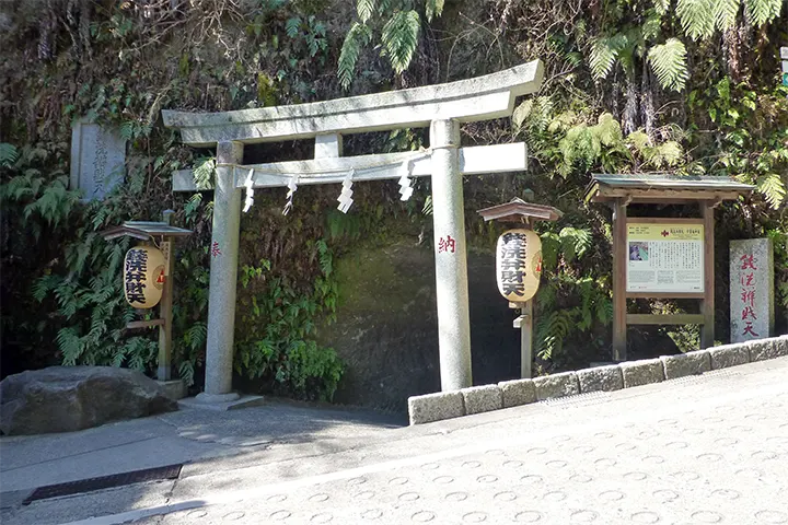 銭洗弁財天 銭洗弁財天